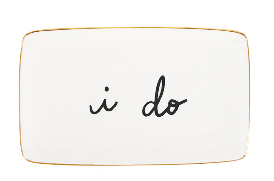 White rectangular plate with 'i do' text on a white background