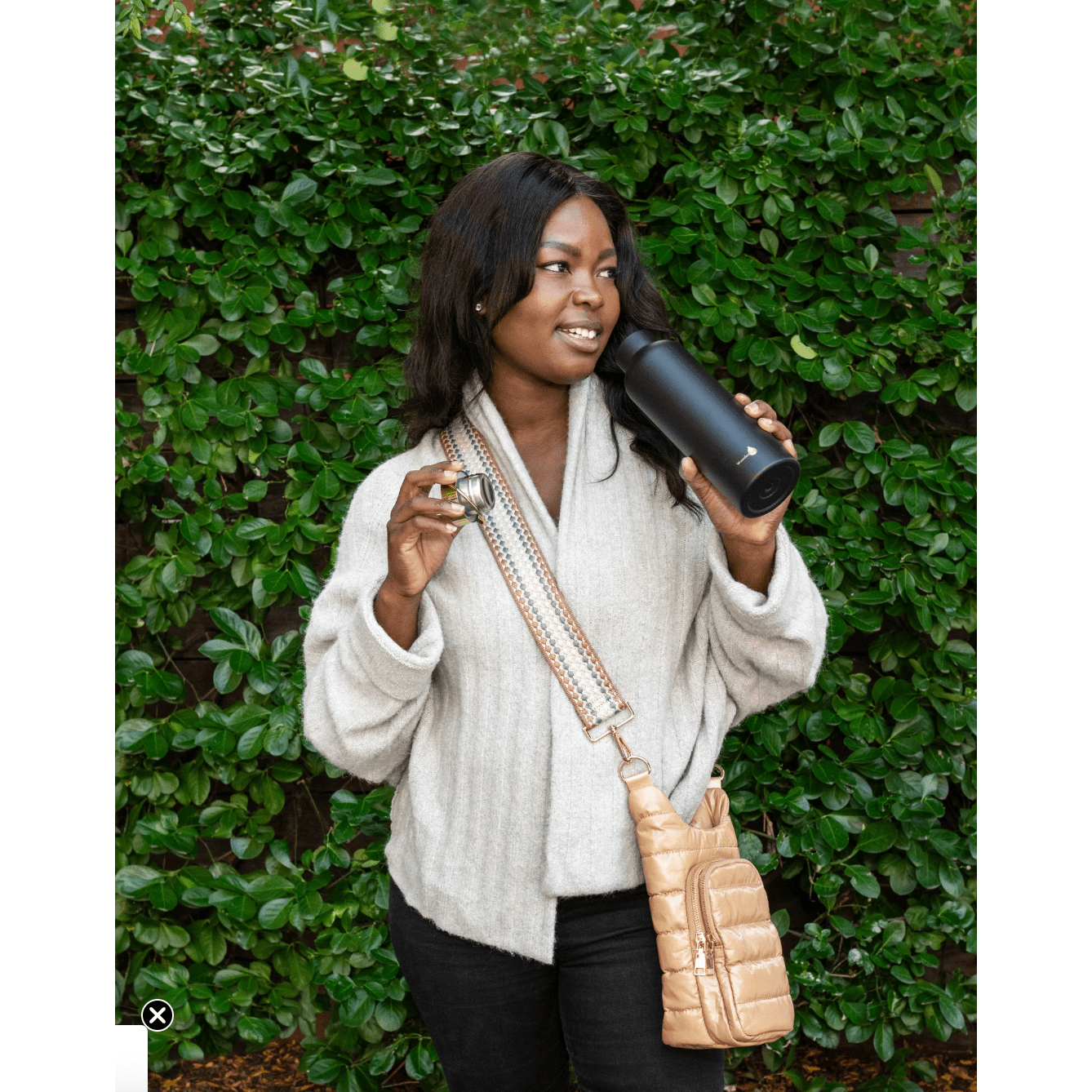 Black with Gold Top Insulated Water Bottle - 24 Oz - White Farmhouse Flowers