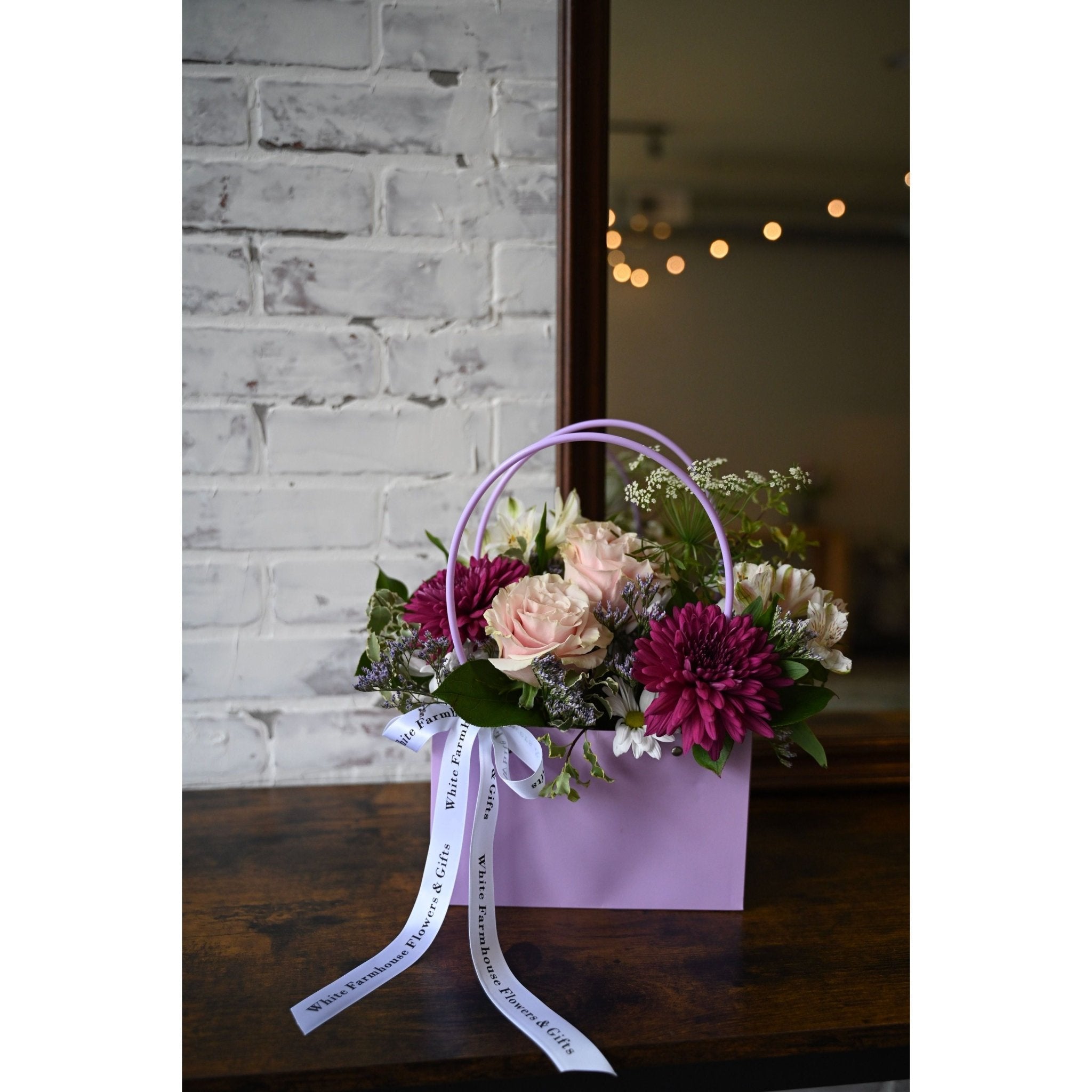 Blooming Bag - White Farmhouse Flowers