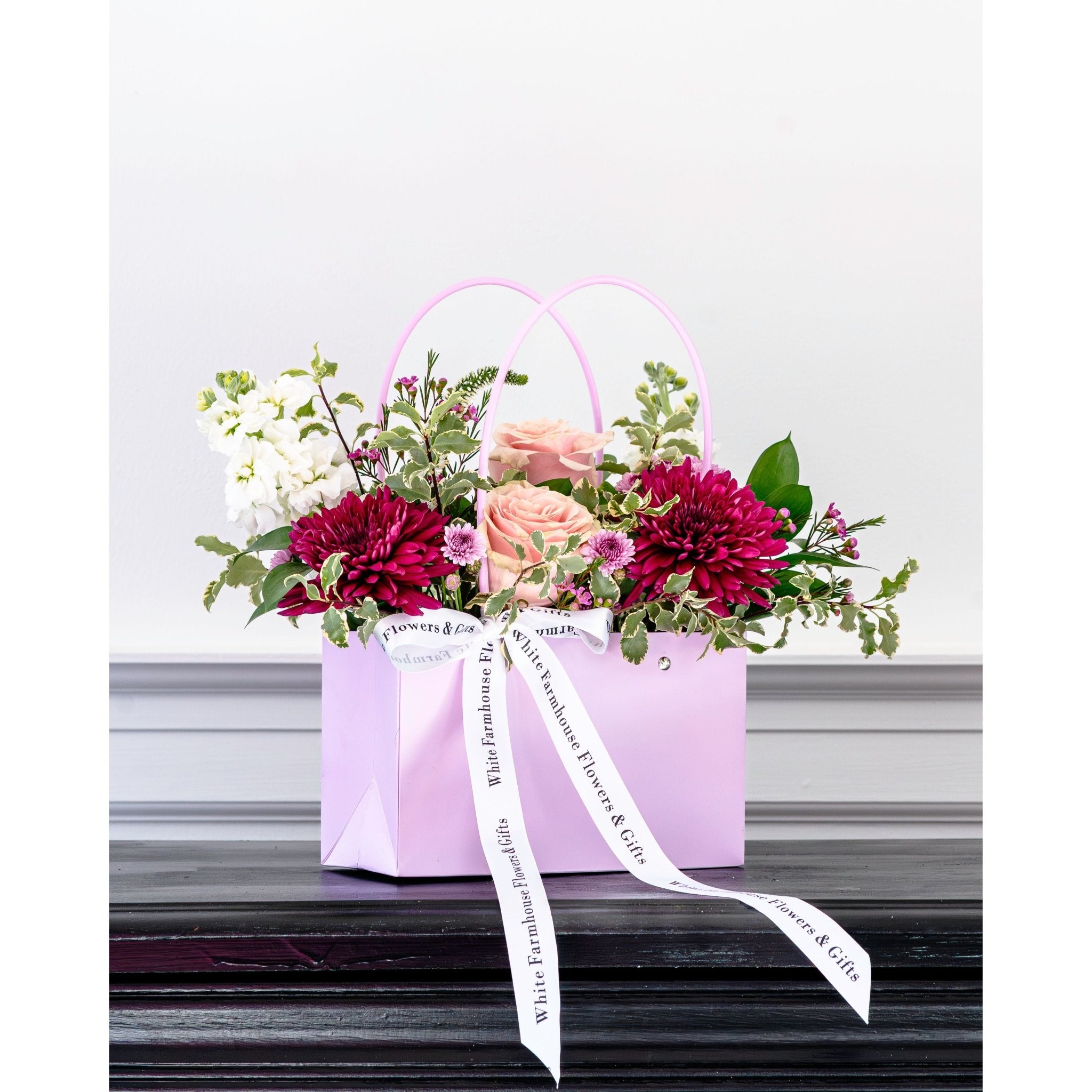 Blooming Bag - White Farmhouse Flowers