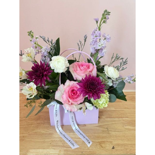 Blooming Bag - White Farmhouse Flowers