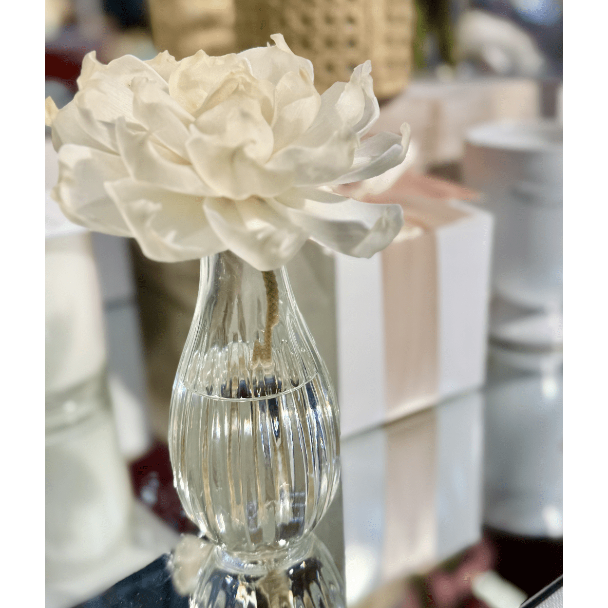 Fireside Clear Large Blossom Diffuser - White Farmhouse Flowers