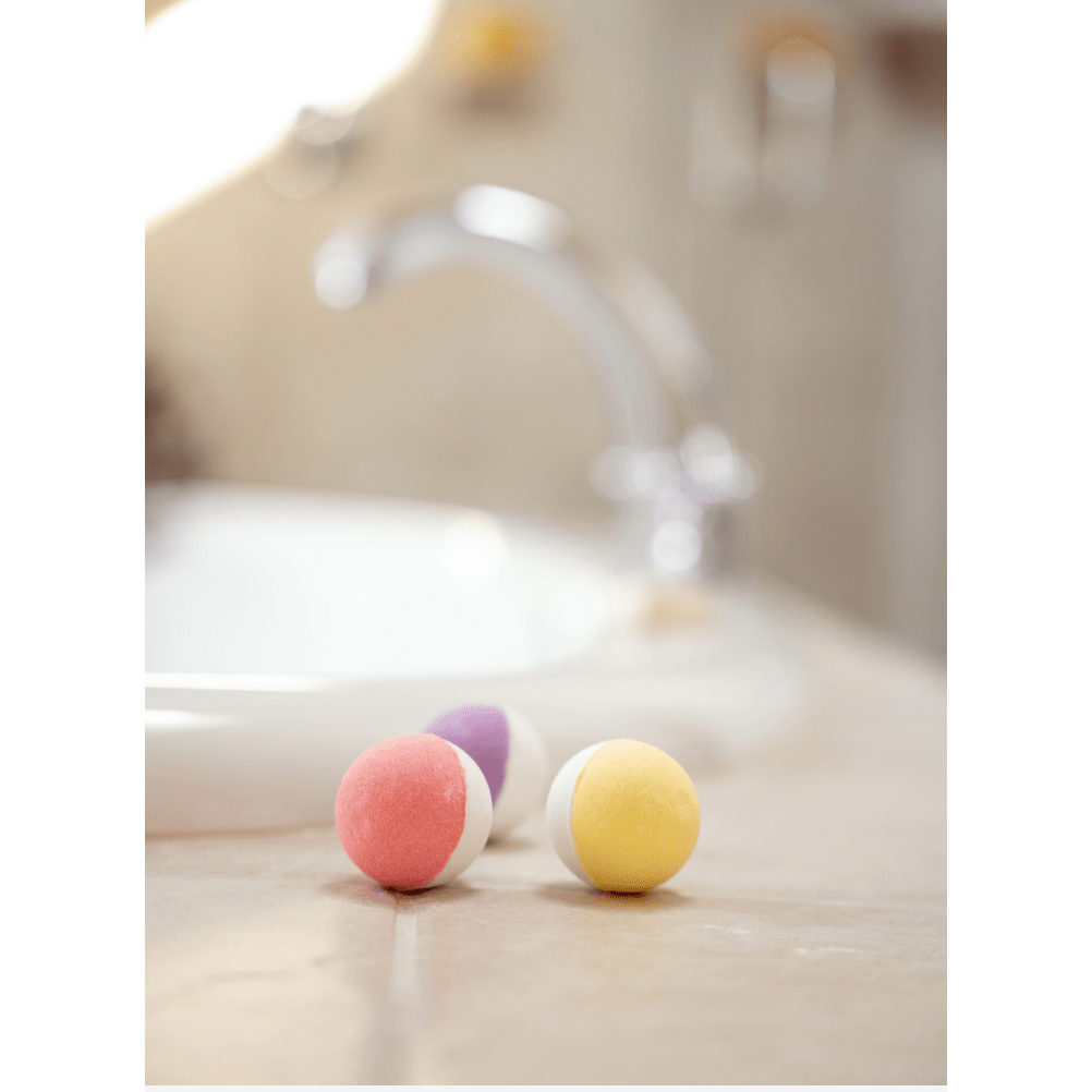 In a Fizzy Mini Bath Bombs - White Farmhouse Flowers