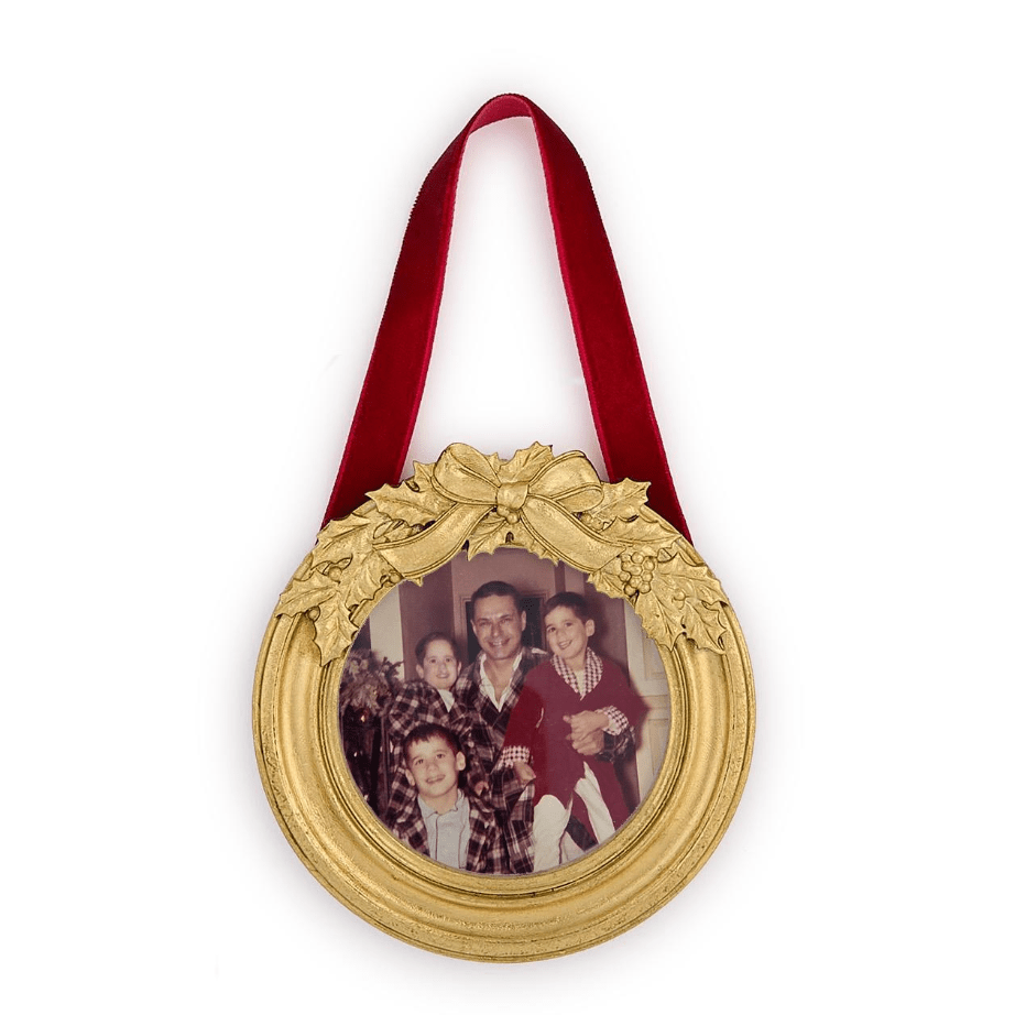 Round Holly Leave Hanging Photo Frame - White Farmhouse Flowers