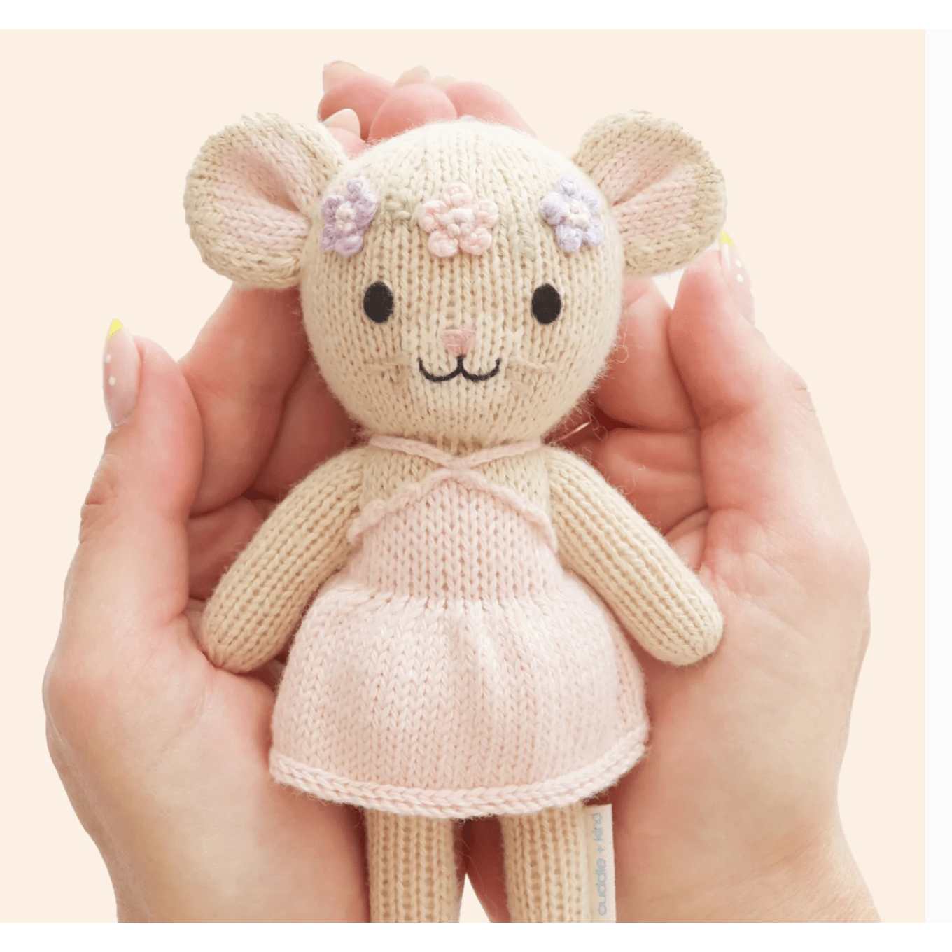 Tiny Emma the Mouse - White Farmhouse Flowers