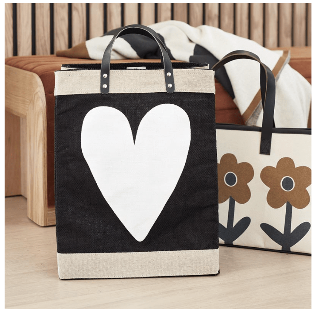 White Heart Market Tote - White Farmhouse Flowers