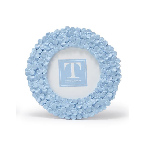 Round blue decorative item with a central logo on a white background