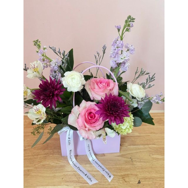 Blooming Bag - White Farmhouse Flowers