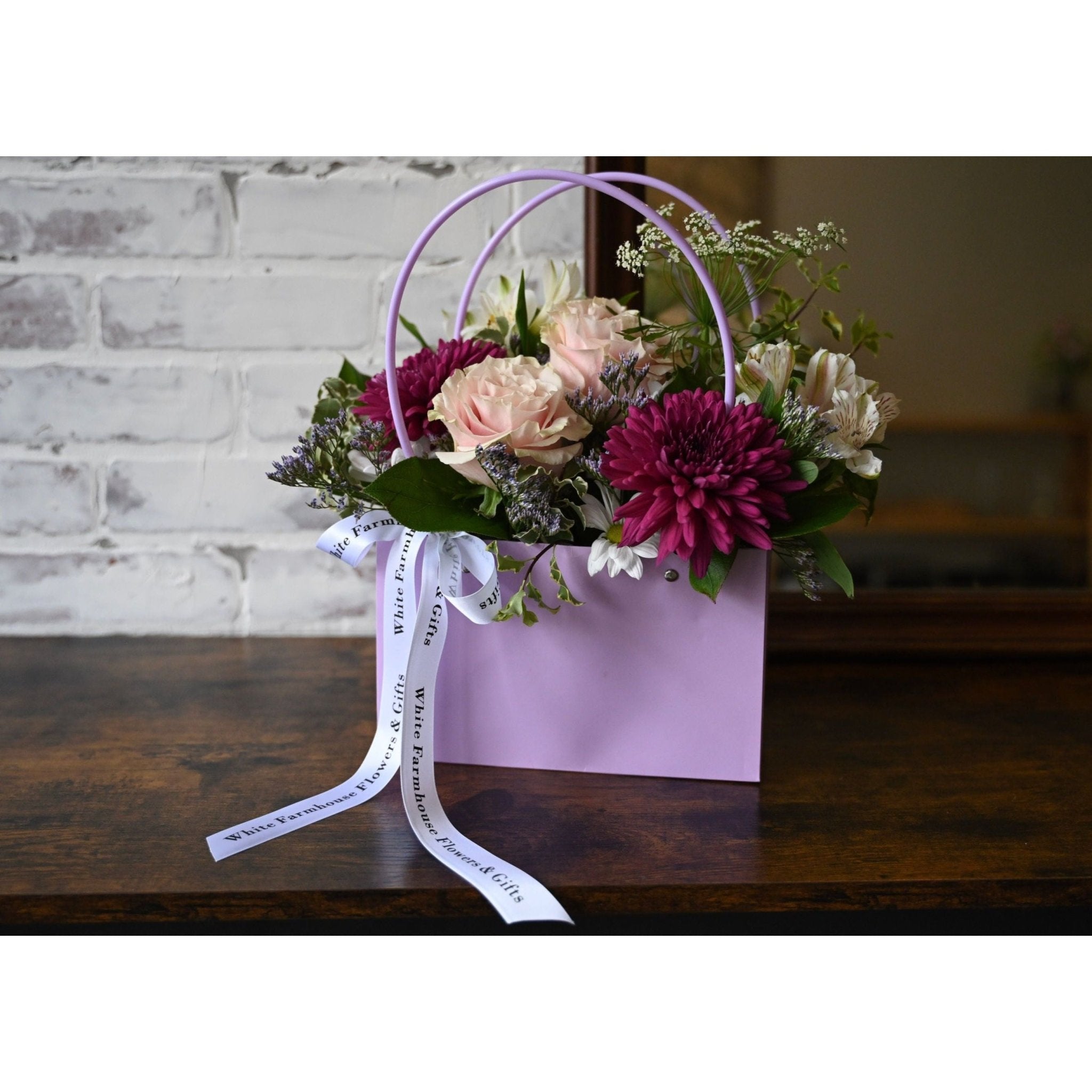 Blooming Bag - White Farmhouse Flowers