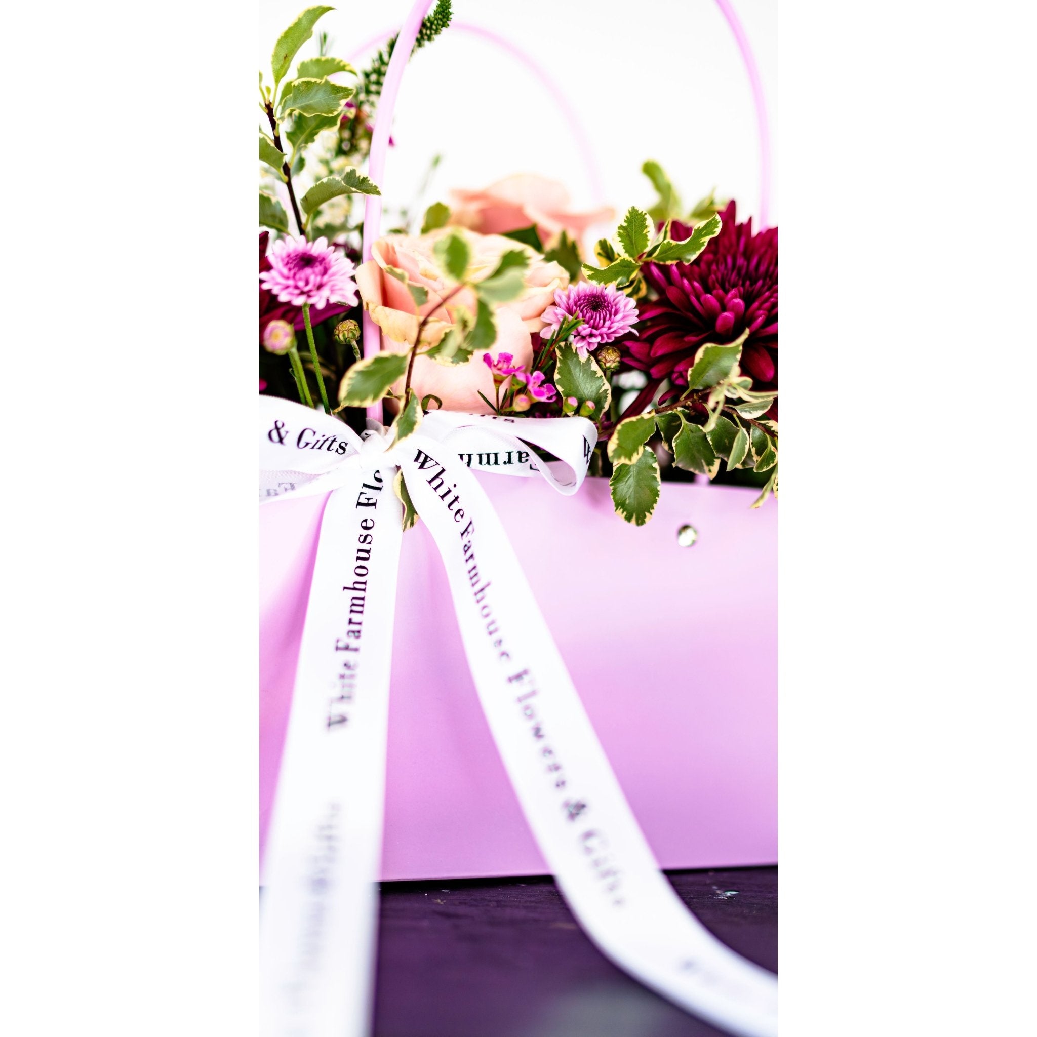 Blooming Bag - White Farmhouse Flowers