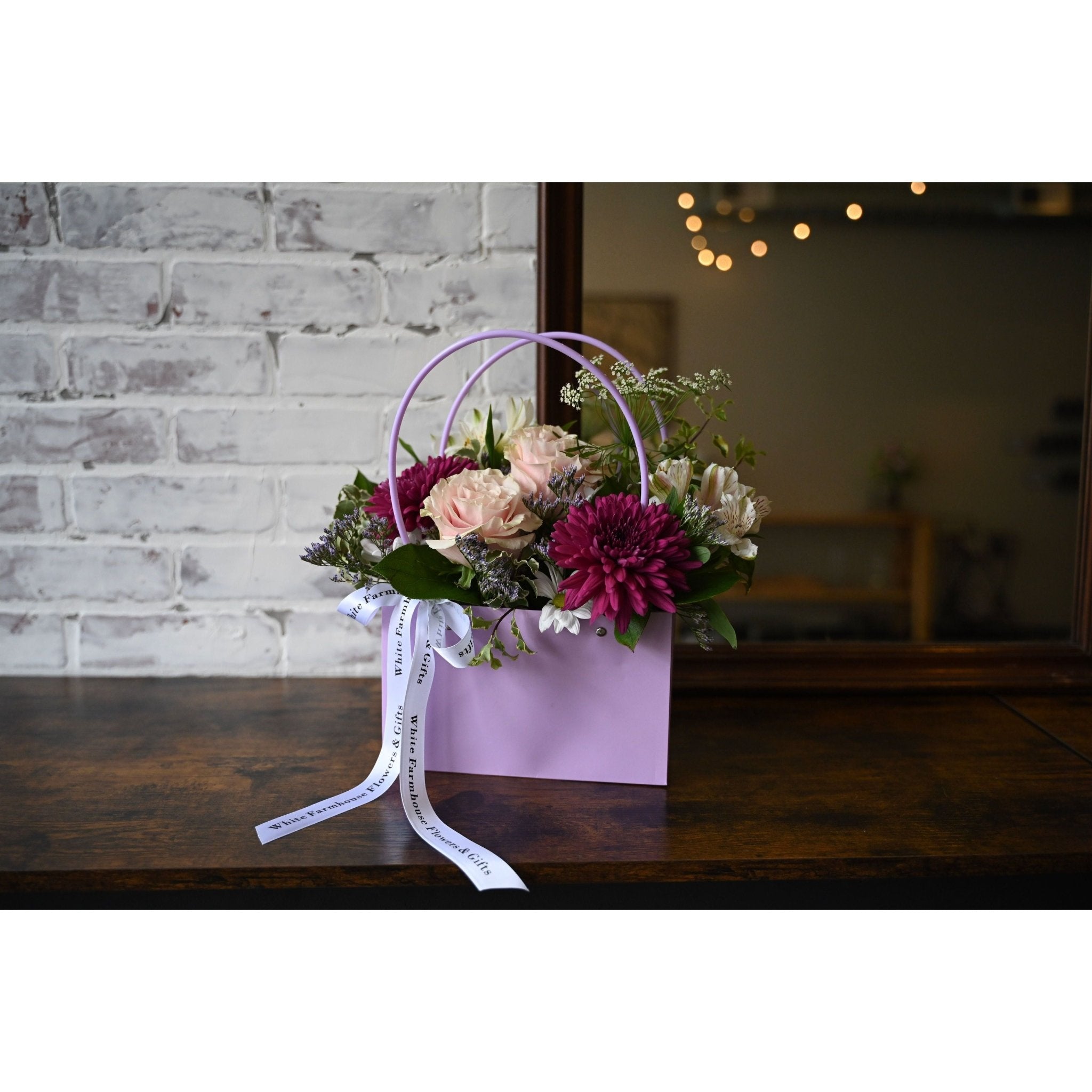 Blooming Bag - White Farmhouse Flowers