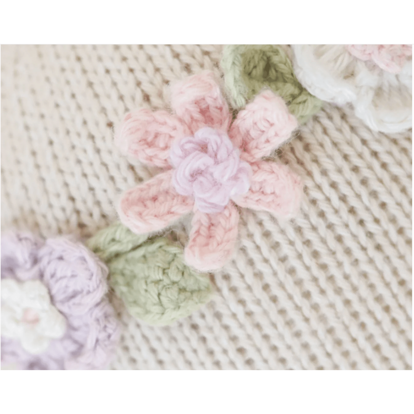 Emma the Mouse 20" - White Farmhouse Flowers