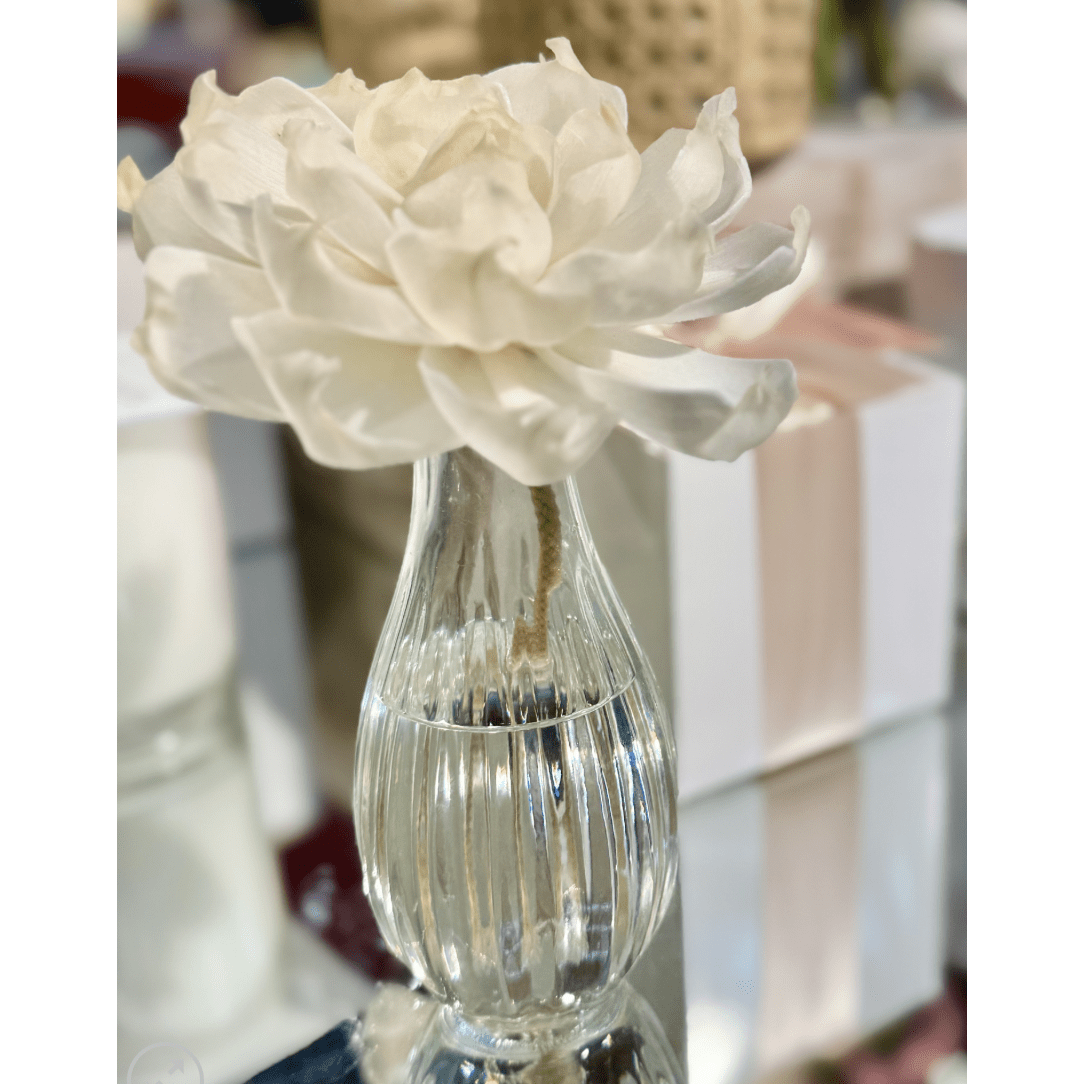 Ocean Air Large Clear Large Blossom Diffuser - White Farmhouse Flowers