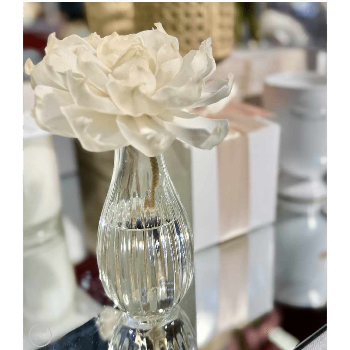 Spiced Pumpkin Chai Large Clear Large Blossom Diffuser - White Farmhouse Flowers
