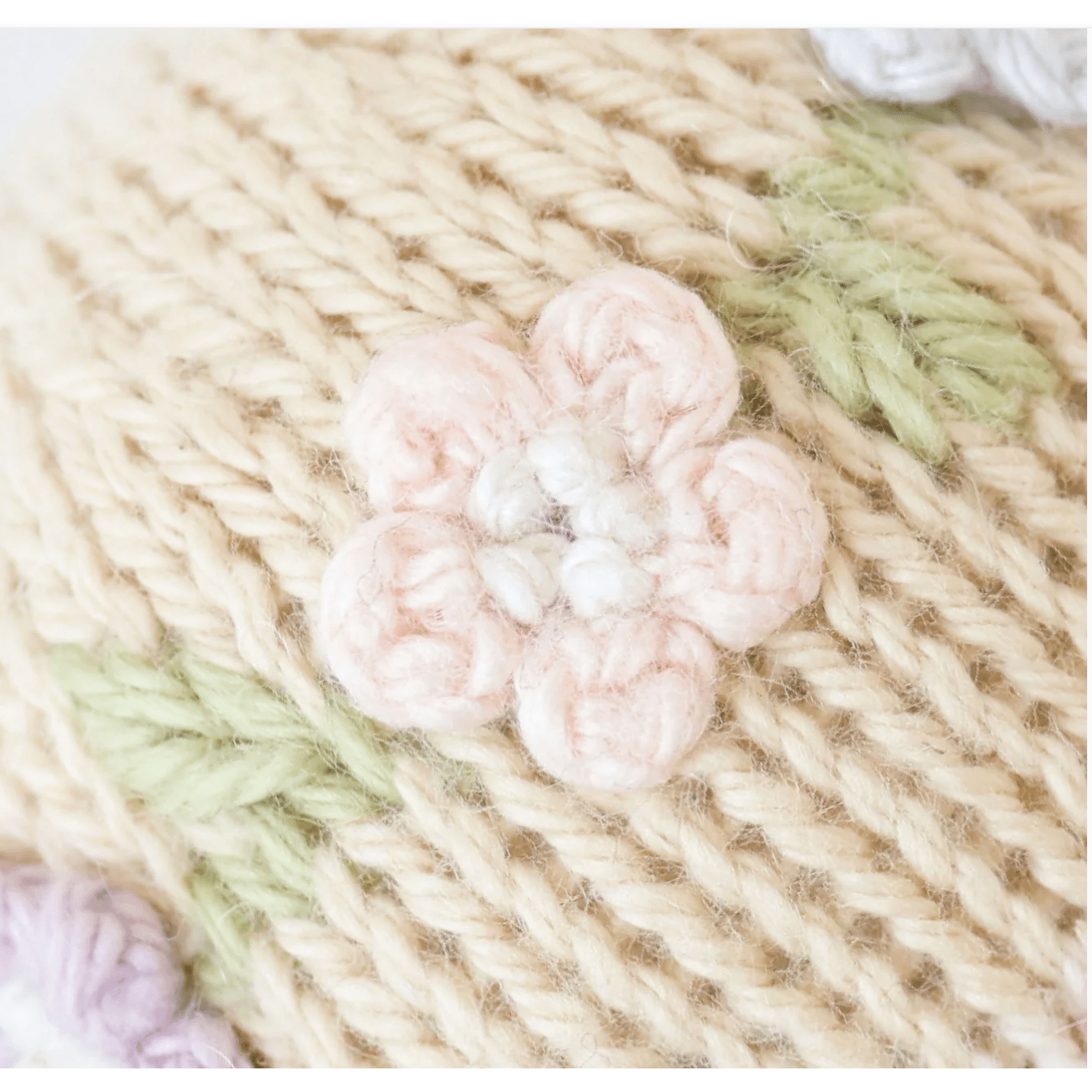 Tiny Emma the Mouse - White Farmhouse Flowers